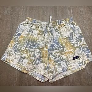 Patagonia Women’s Shorts Size XS fun pattern